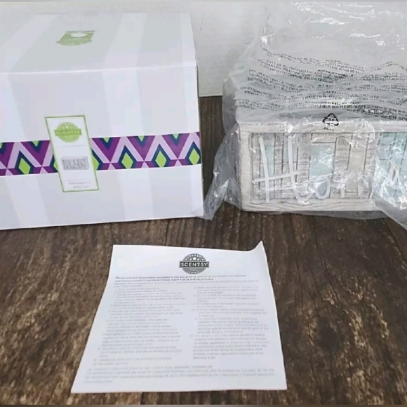 Scentsy Wax Warmer - Picture 2 of 5